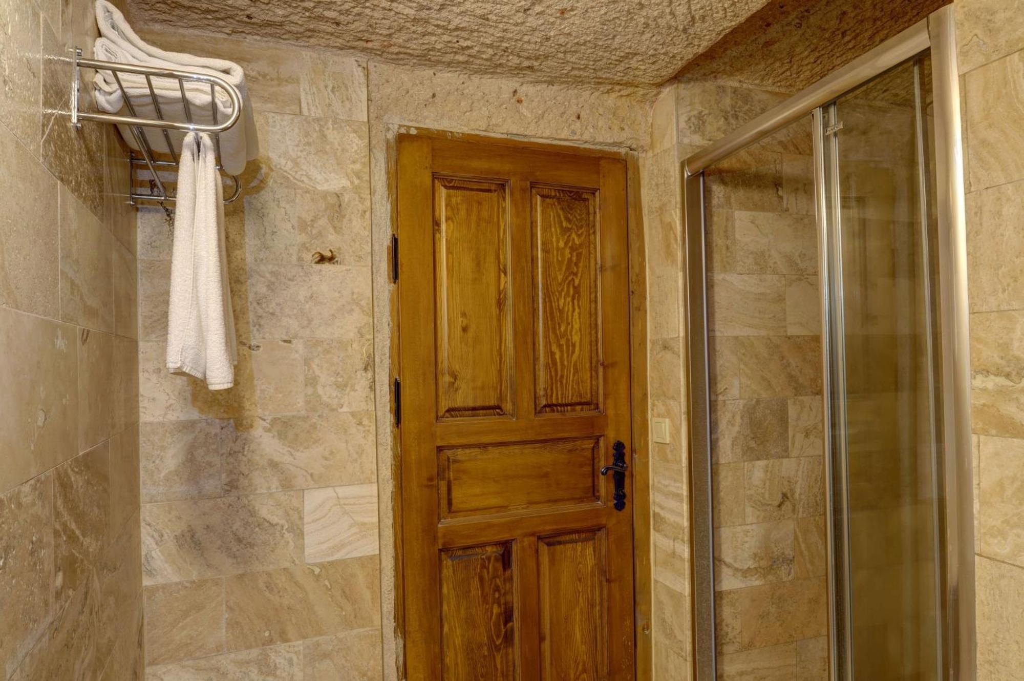 Vasil Cave Hotel أُتْشيسار الغرفة الصورة