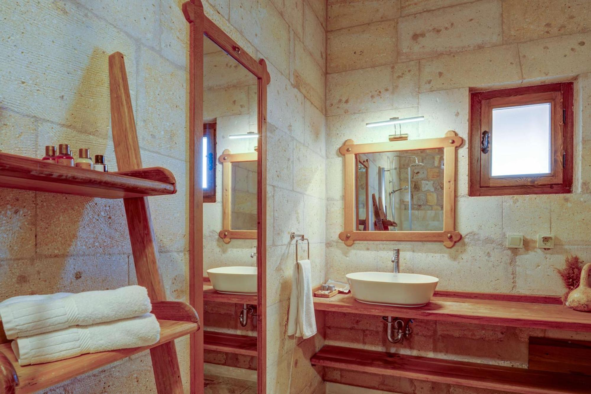 Vasil Cave Hotel أُتْشيسار الغرفة الصورة